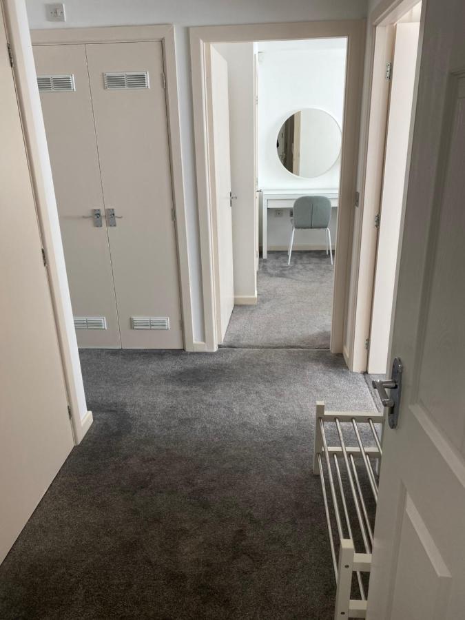 Marine Viewing 2 Bedrooms Flat Manchester Exterior photo