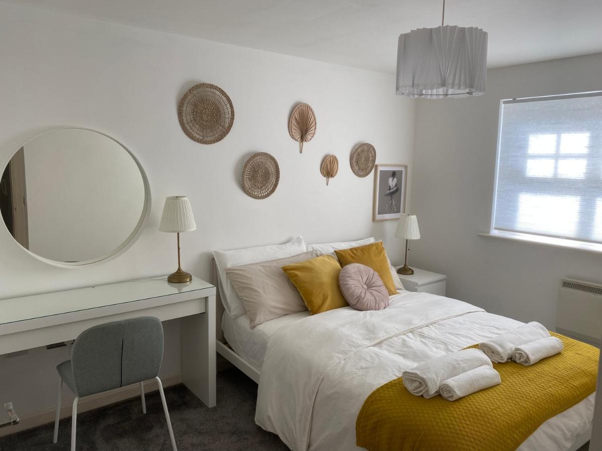 Marine Viewing 2 Bedrooms Flat Manchester Exterior photo